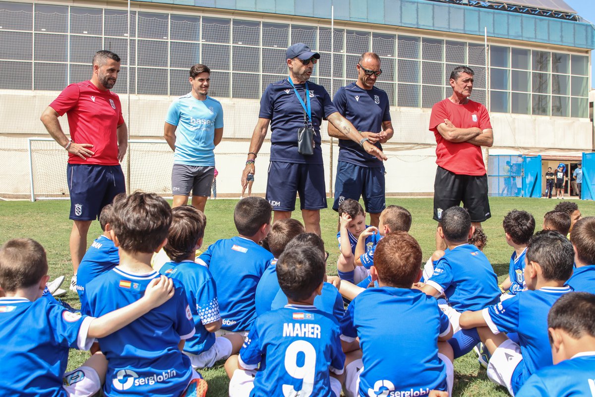 canteraudm's tweet photo. Gran tarde la que han pasado todos los chicos de nuestra Escuela de Iniciación Quique Alonso con @Moisesrl9 en este fin de temporada.

Aquí os dejamos las imágenes más divertidas que nos ha dejado el entrenamiento.

📸 https://t.co/0xzQEz9BmB https://t.co/DWL3A3Wric