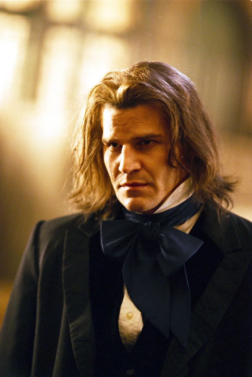 A work of art to see David Boreanaz playing a villain through Angelus. Incomparable.