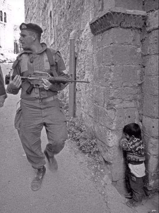 Que tristeza la vida que los niños en Palestina están viviendo. Con cuanto horror viven estos inocentes y todo por la avaricia de gente mala en el 🌎. Que se castiguen ya a todos los causantes de esta desgracia!!! #FreePalestine 🇵🇸 #IzquierdaPinera 💪🇨🇺 #DeZurdateam 🤝🐴