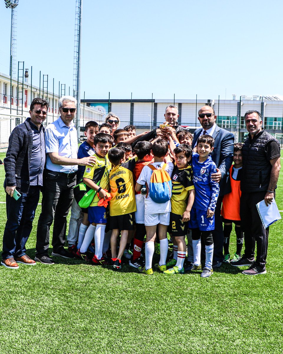 “KAYBETMEK YOK” TURNUVASINA EV SAHİBİ OLDUK

Milli Eğitim Bakanlığı, Gençlik ve Spor Bakanlığı ile Türkiye Futbol Federasyonu'nun ortaklaşa yürüttüğü futbol gelişim projesi kapsamında “Kaybetmek Yok” Turnuvasının 9'uncusu Mustafa Kemal Erkanat Tesisleri'mizde gerçekleştirildi.