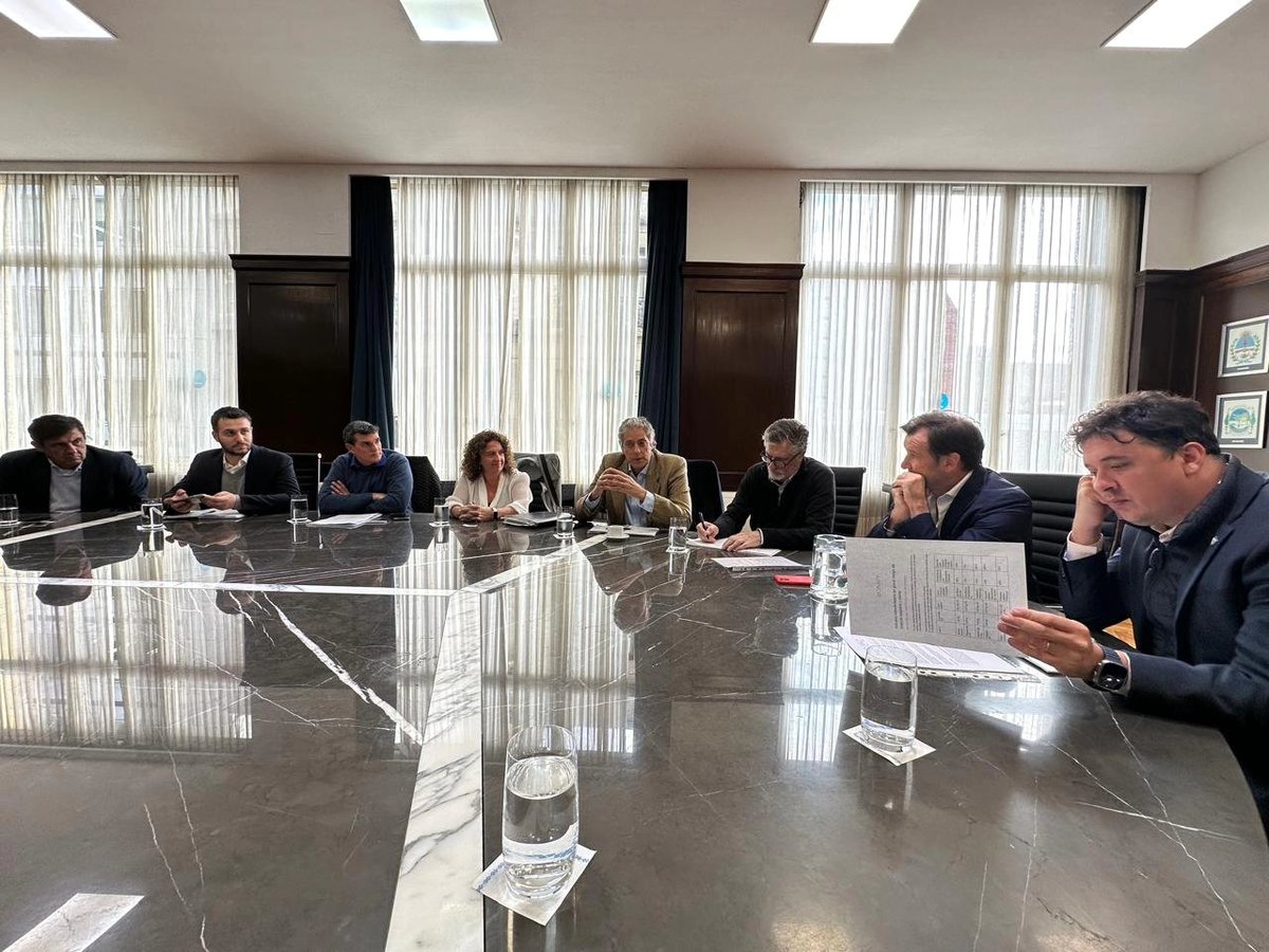BestaniAle's tweet photo. Ayer nos reunimos con el Secretario Nacional Pyme, Marcos Ayerra, y el Secretario de Comercio Exterior, Pablo Lavigne. 

Se llevó a cabo un interesante diálogo sobre las problemáticas pyme.
Fue un encuentro muy positivo, del cual se fueron con muchas expectativas a futuro.🇦🇷🇦🇷 https://t.co/VUVExS0126