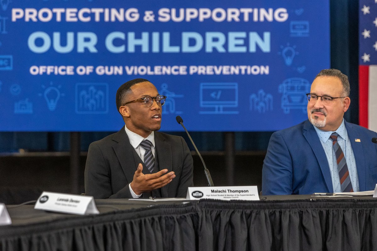 West Charlotte senior Malachi Thompson is named the first recipient of the GenerationNation Civic Leadership Award! Chase Howard, CMYC President and member of the GenerationNation board, announced the award and recognized Malachi at the May 22 Celebrating Student Leaders event.