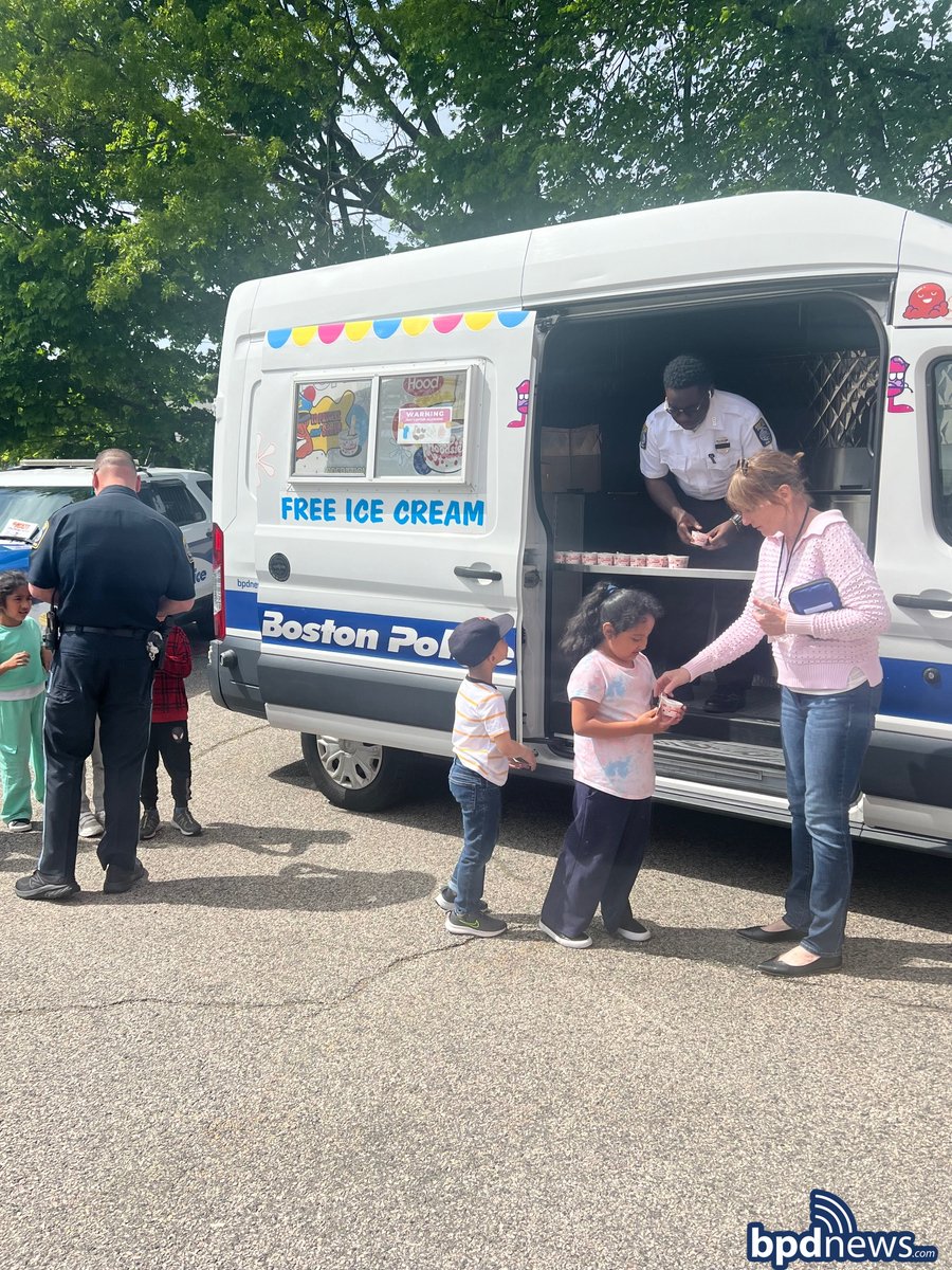 BPD in the Community: District D-14 Enjoys Ice Cream Social at the Mary Lyons School police.boston.gov/2024/05/30/bpd…