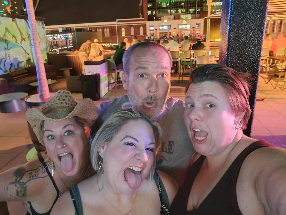 acevan90's tweet photo. @CrimeCon Yes, having a blast with @paradisedark239 for pre-CrimeCon shenanigans 😊 https://t.co/u0qeZoreEx