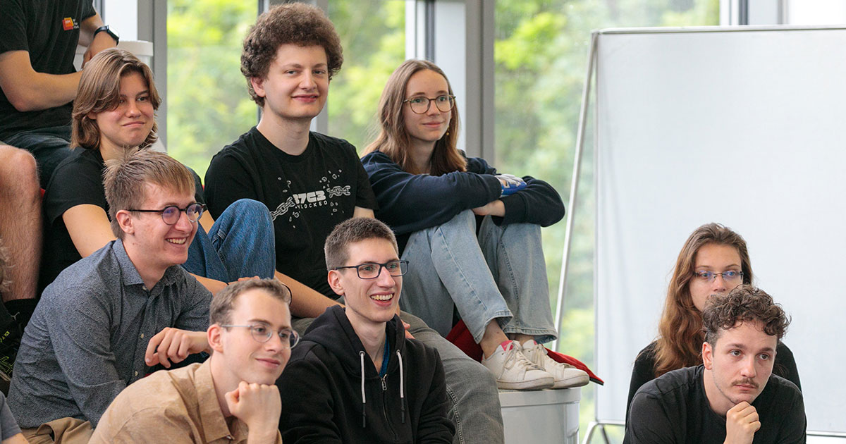 Hasso-Plattner-Institut (@hpi_de) on Twitter photo Anlässlich des 25. HPI-Jubiläums hat sich #HassoPlattner die Zeit genommen, um mit Studierenden in den Dialog zu treten und ihre Fragen zu beantworten - moderiert von HPI-Geschäftsführer Prof. <a href="/rherbrich/">Ralf Herbrich</a>. Danke für den Besuch!💡 hpi.de/news/jahrgaeng…
📸Fotos: Reinhardt & Sommer Anlässlich des 25. HPI-Jubiläums hat sich #HassoPlattner die Zeit genommen, um mit Studierenden in den Dialog zu treten und ihre Fragen zu beantworten - moderiert von HPI-Geschäftsführer Prof. <a href="/rherbrich/">Ralf Herbrich</a>. Danke für den Besuch!💡 hpi.de/news/jahrgaeng…
📸Fotos: Reinhardt & Sommer