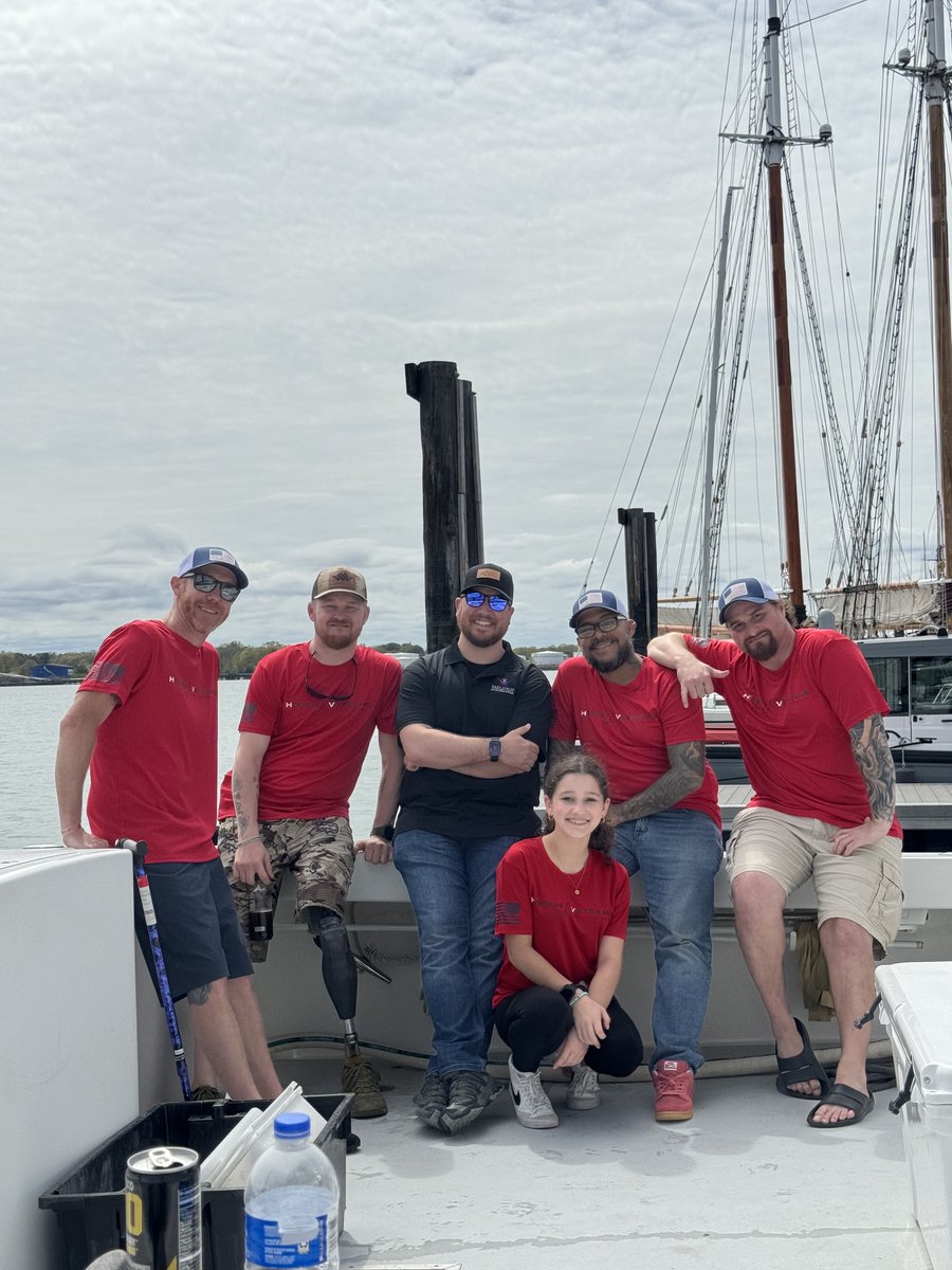 GarySiniseFound's tweet image. #HookinVeterans, a non-profit started by R.I.S.E. recipient Tyler Jeffries, is making waves by taking veterans deep sea fishing! Last week, our team sponsored a trip to Maine where the group enjoyed their time aboard "The Backstabber" with Captain Pete Speeches from Wicked Tuna.
