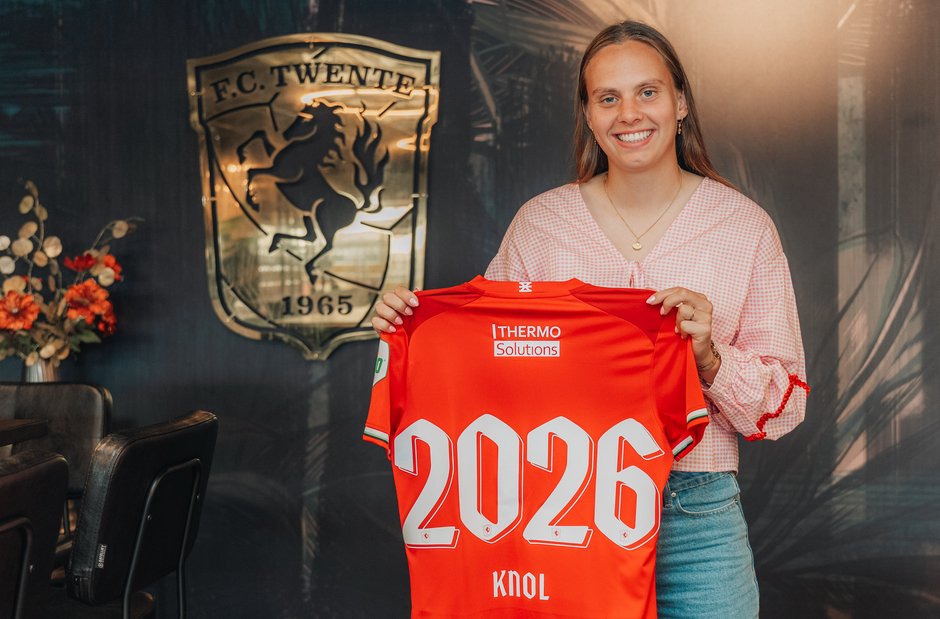 🚨 OFFICIEL ! 

Après avoir annoncé son départ du Fortuna, Anna Knol 🇳🇱 rejoint le FC Twente jusqu'en 2026 ✅

Aucune minute raté en Eredisvie cette saison ✅🇳🇱

📸 @FCTwenteVrouwen