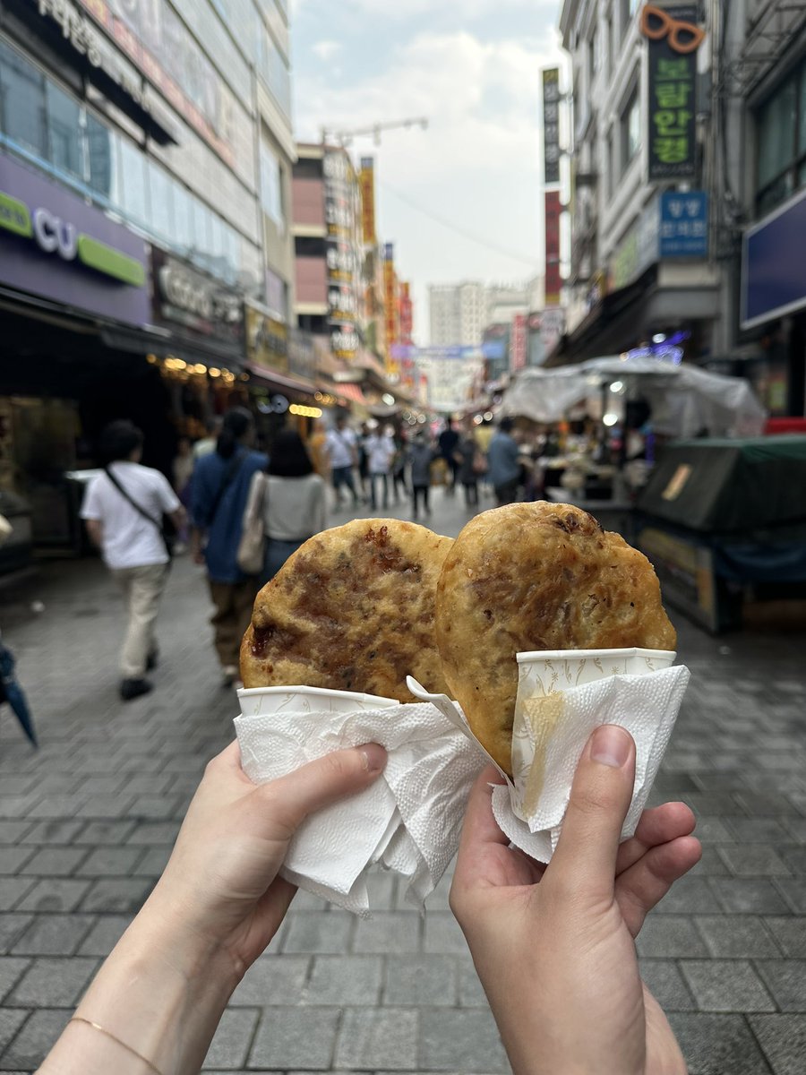 sam4k1's tweet photo. super excited to be back in seoul for #typhooncon24! https://t.co/wUkPMt07dk