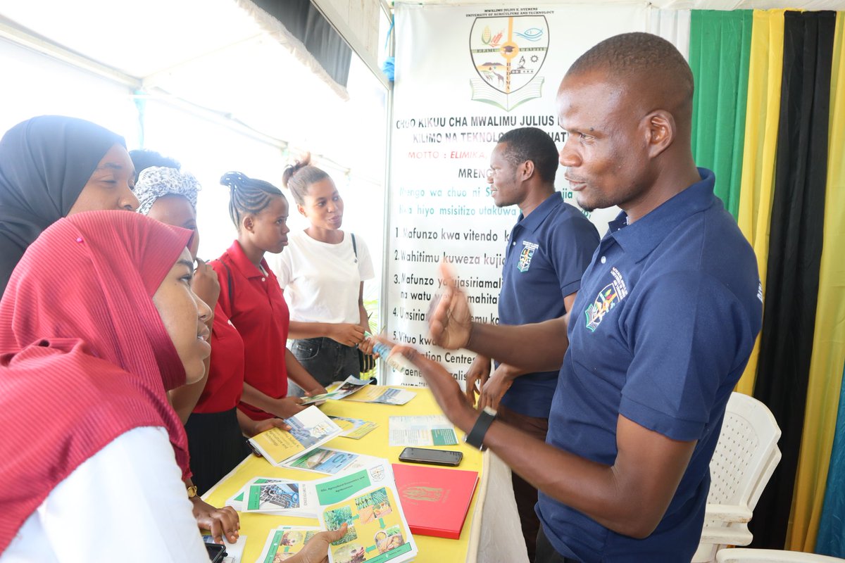 mnuatofficial's tweet photo. Maadhimisho ya Kitaifa ya Wiki ya Elimu, Ujuzi na Ubunifu bado yanaendelea katika viwanja vya Shule ya Sekondari Popatlal, Tanga. https://t.co/gyQzMCLOmF