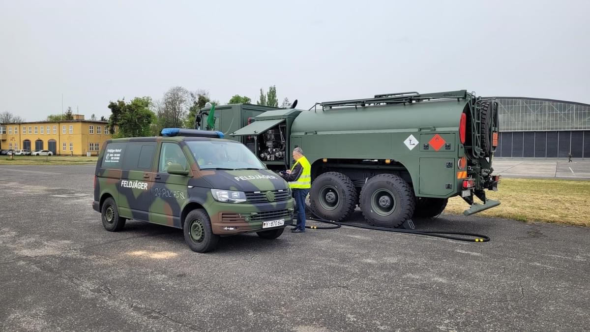 IWsp_SZ's tweet photo. W trakcie #Defender24 nasze wsparcie dla #sojuszników obejmowało nie tylko zabezpieczenie logistyczne kolumn wojskowych na drogach w celu bezpiecznego i sprawnego przemieszczania się konwojów, ale także skupiało się na zapewnieniu #paliwa w trakcie przemarszu przez 🇵🇱. https://t.co/pd8ycpS6m2