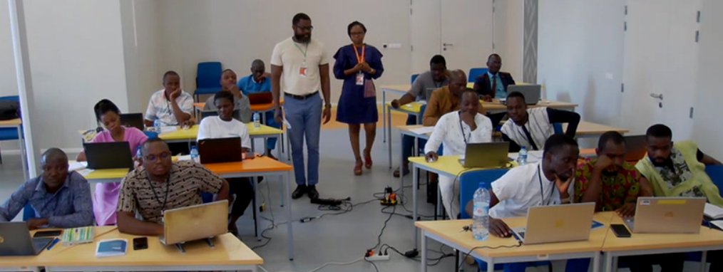 It's great to see so many young students learning how to use the CSD, ConQuest, Mercury and Mogul, in their scientific research at today's <a href="/x_techlab/">X-TechLab</a> training in Seme City Benin. 

Thanks to Samuel Tetteh and Marielle Agbahoungbata, for organising and supporting the students.