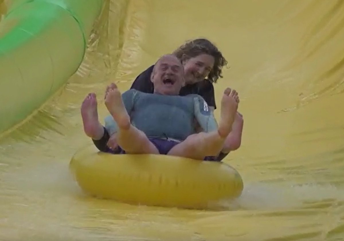 JPickover's tweet photo. Just another day on the General Election campaign trail for @EdwardJDavey 

📹available via @PA / Rod Minchin https://t.co/PuQyCIJbtk