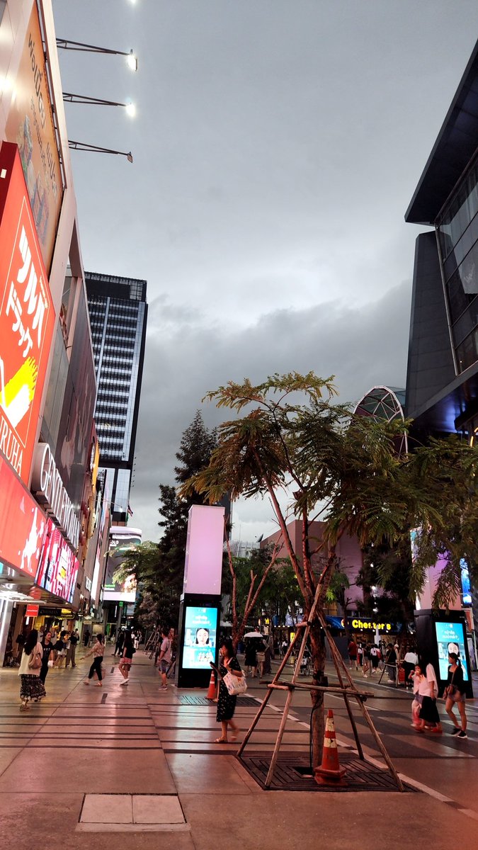 เหงาจัง เมื่อไรจะมีแฟน คุยกับใคร เค้าก็หายหมด เศร้า😰😭