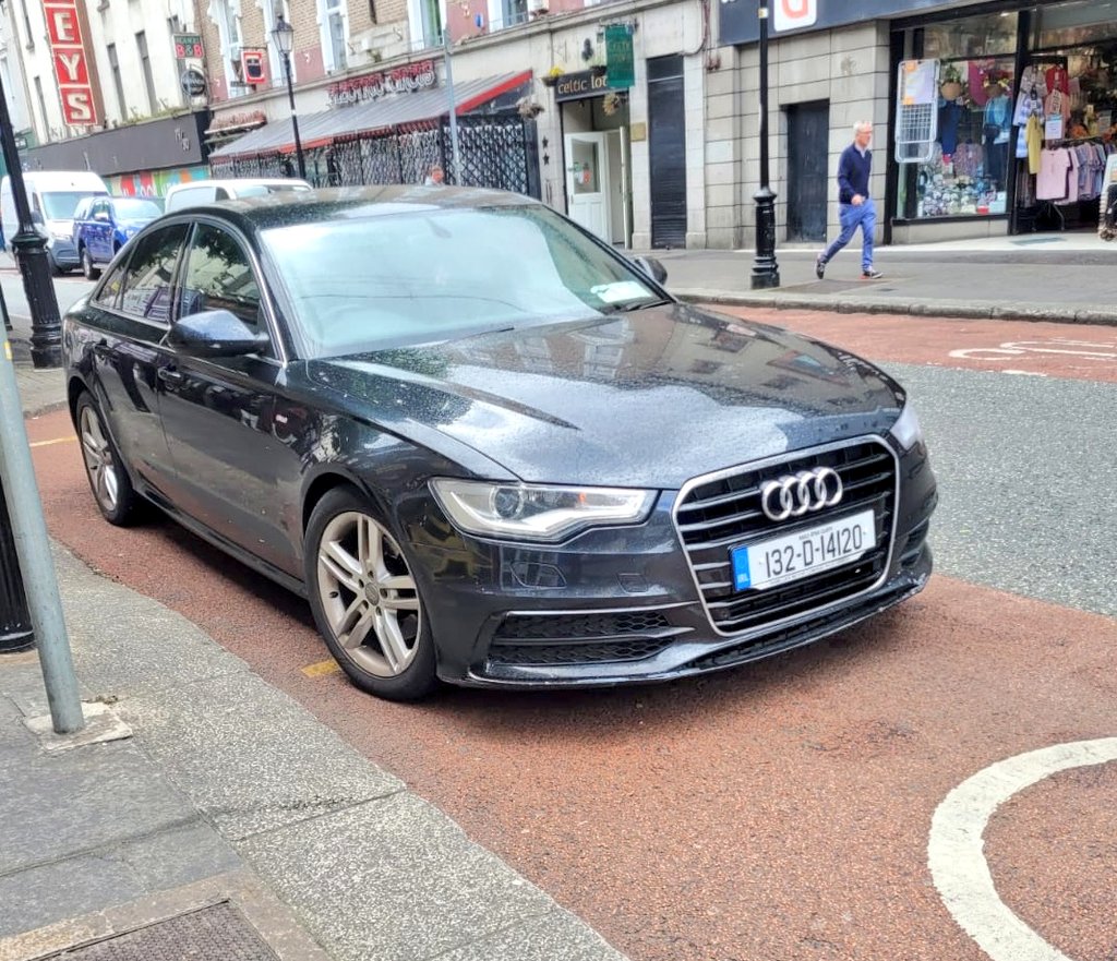 Car parked in disabled space on Talbot Street in #DublinTown with no permit displayed
#BadParking #OperationEnable