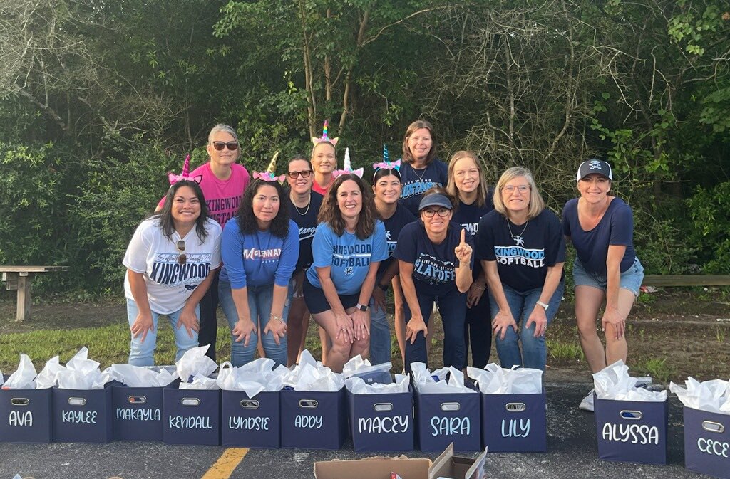 Can’t say thank you enough to these amazing ladies!!! Thank you for making this such a special moment for these young ladies! #statebound2024 #simplythebest <a href="/HumbleISD_KHS/">Kingwood High School</a> <a href="/HumbleISD/">Humble ISD</a> <a href="/HumbleISD_Ath/">Humble ISD Athletics</a>