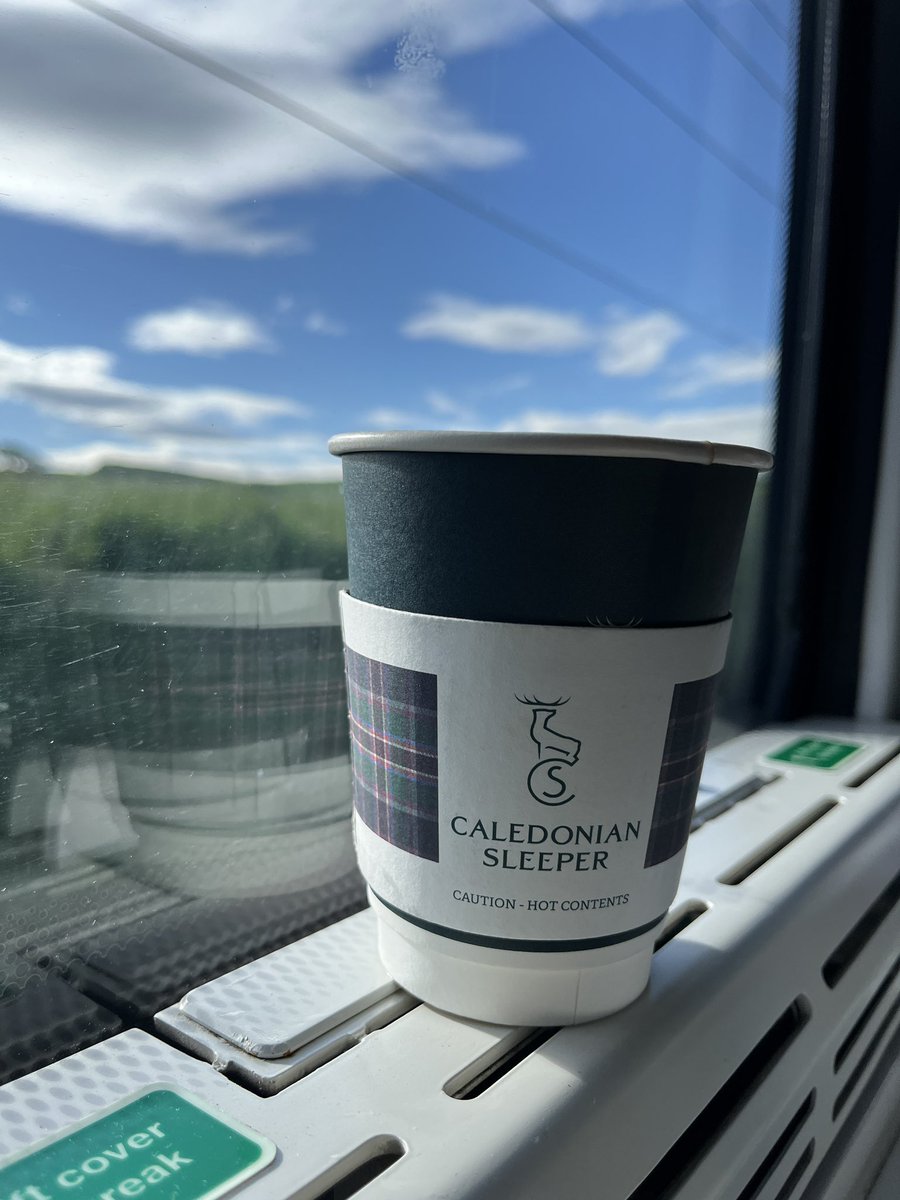 Waking up in Scotland 🏴󠁧󠁢󠁳󠁣󠁴󠁿 Took @CalSleeper London to Glasgow & apparently we get a full refund due to a 2 hour delay 😳 Hope all my financial transactions over the next few months share this vibe! #movingtoscotland #aussieinscotland #librarianlife #westernisles