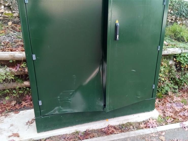 ⚠ Vous constatez un incident sur une infrastructure du réseau fibre optique départemental sur la voie publique ?🚧

👉 Avertissez nous ! 🚨⬇️

sartel.fr/Declarer-un-do…

#dommagereseau #fibre #sarthe #sarthenumerique