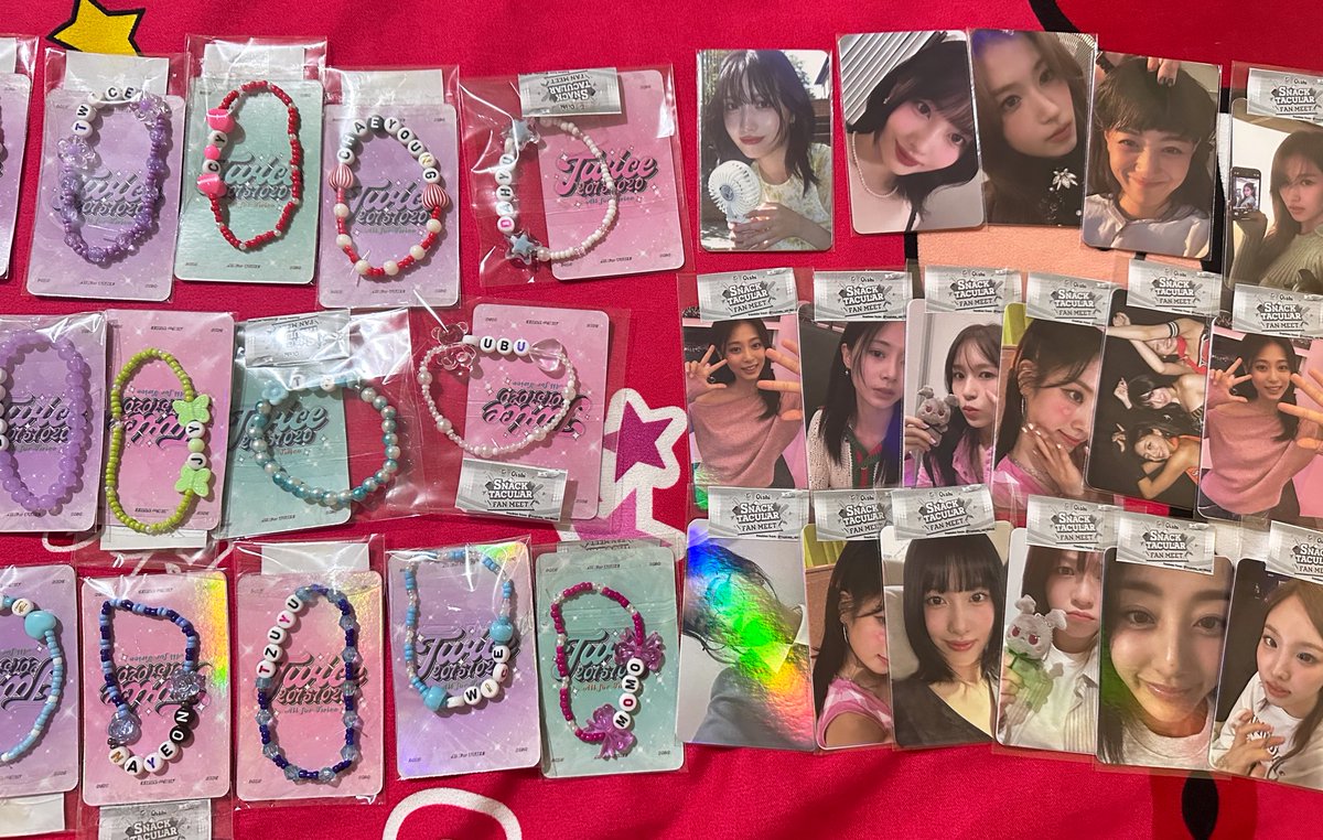 ✨ TWICE X OISHI SNACKTACULAR FANMEET FREEBIES ✨

🌸 friendship bracelets
🌸 unofficial holo pcs

🌼open for trade! 
🌼 strictly 1:1

loc and time : tba on june 1 ✨