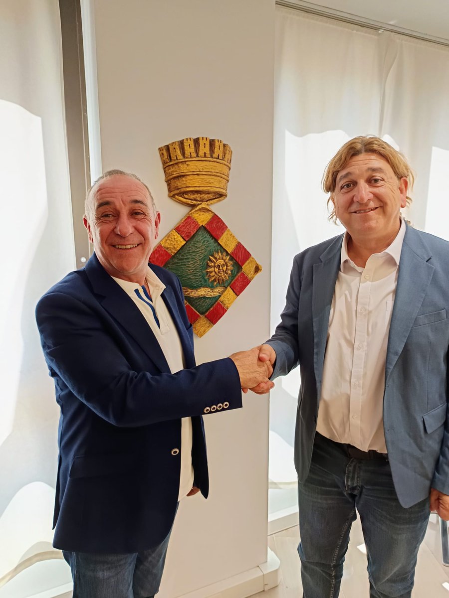 Manel Ezquerra, fins ara vicepresident 1er del Consell Comarcal del Segrià, ha fet pública avui al Consell d’Alcaldies la seva renúncia al càrrec, perquè passarà a ser diputat del PSC al Parlament de Catalunya, segons el resultat de les eleccions del passat 12 de maig. (Fil)