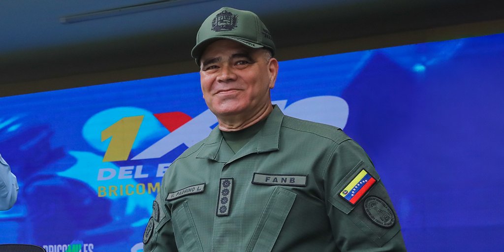 Hoy está de cumpleaños el Ministro de la Defensa G/J @vladimirpadrino, pilar de nuestra Fuerza Armada Nacional Bolivariana (FANB), líder y soldado honesto, profesional y leal; la Patria agradece su noble servicio. Que Dios le siga concediendo fuerza, vida, sabiduría y salud por