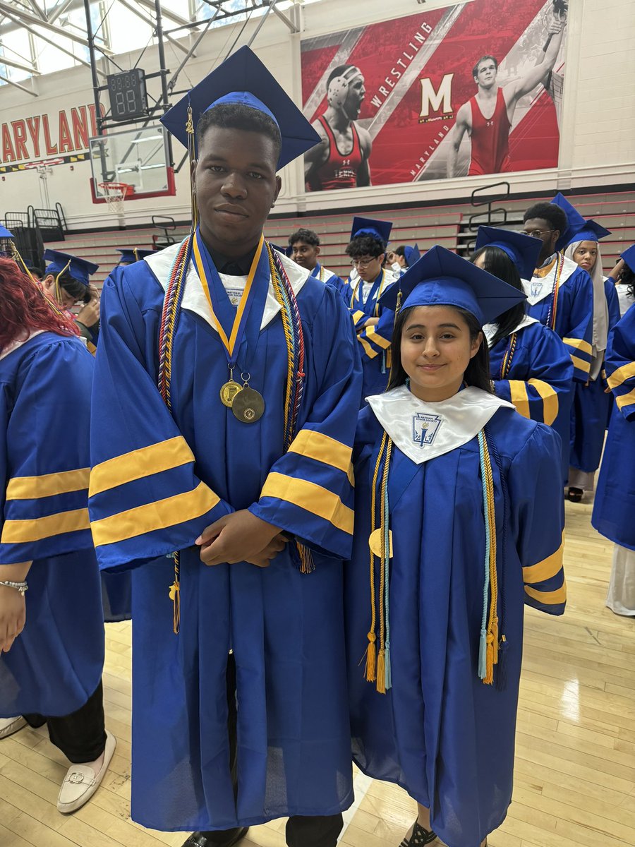 High Point High School Graduation Ceremony! 👨‍🎓🧑‍🎓👩🏽‍🎓🎓

🎓 Hats off to our valedictorian(Michael) and our salutatorian Jennifer! Your hard work and dedication have certainly paid off. We are extremely proud both of you! 🌟 #Classof202 #ProudSchool #AchievementUnlocked 🦅 
@pgcps