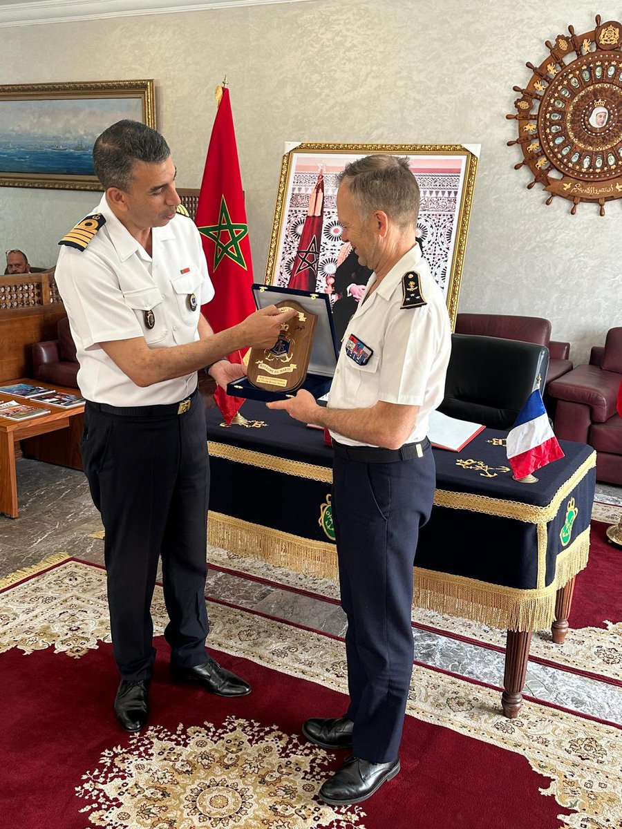 Rencontre officielle ce mardi 28 mai 2024 de l’Amiral commandant l’École navale avec son homologue commandant l’École Royale Marocaine. L’occasion d’échanger avec les cadets marocains et de réfléchir ensemble vers un renforcement de la coopération entre nos deux établissements 🤝