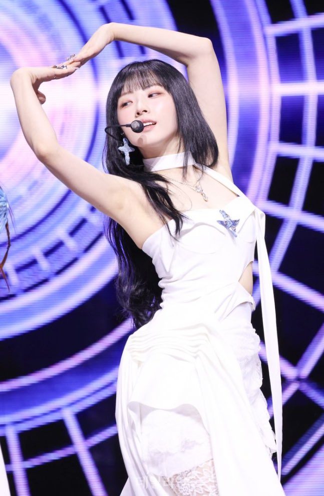 picsofhaseul's tweet image. 