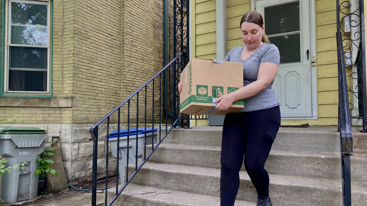 rachelryan_06's tweet photo. Katerina Klawes is one renter who was forced out of a home she loved because rent was increasing. She's not alone in this journey.

Estimates show the average rent in Milwaukee to be over $1,000 per month. https://t.co/wTMCIkihro https://t.co/JmQuLESKx0
