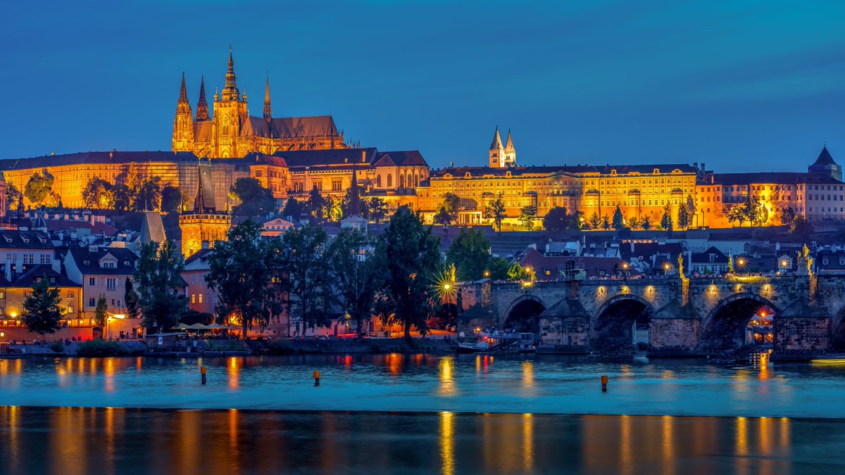 Yeah, sure it's about #bitcoin & plebs, but you know that #Prague is an exceptionally beautiful city, right? 👀 Right !? 🤩