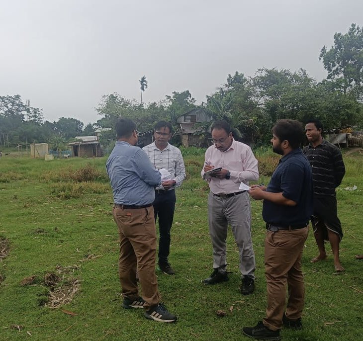 A joint site inspection conducted by officials of @IWAI_ShipMin @nhidcl & M/s TTC Infra India (JV) for Navigational Clearance (NOC) of the proposed road bridge over #NW 16 #Barak #River near Sonabarighat in #Silchar #Assam 

#inlandwaterways #connectingindiathroughwaterways