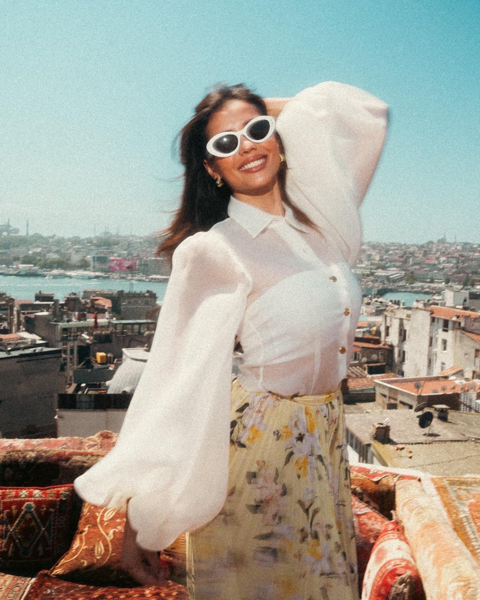 Support Queen Anntonia tweet media