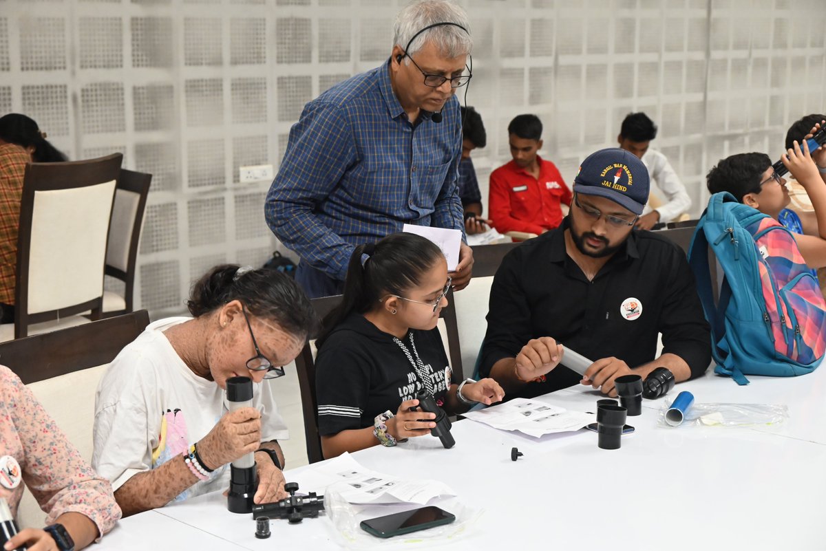 GujScienceCity's tweet image. Crafting visions of the cosmos! students delve into telescope making at Gujarat Science City.
#summerscienceprogram #ChaloScienceCity @indiadst @dstgujarat @jbvadar @infoGujarat @drvrajesh