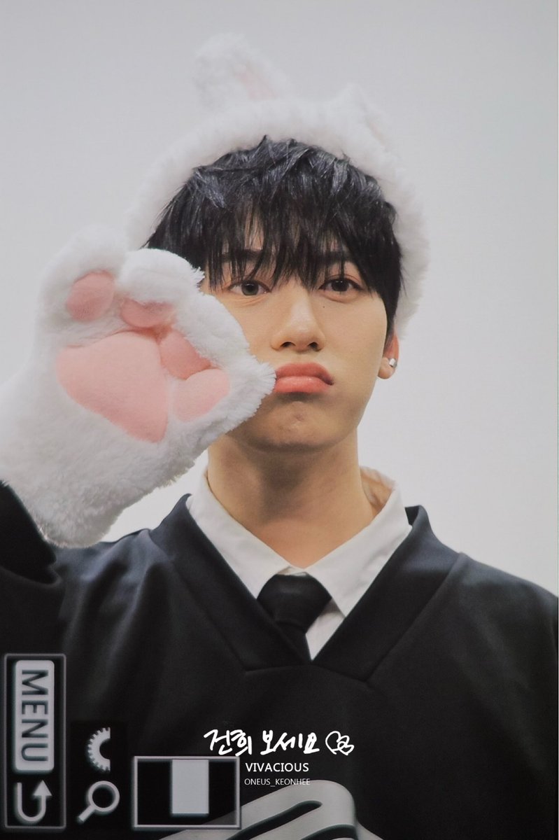 vivacious_kh's tweet photo. 240530 ☁️
 #원어스 #ONEUS #건희 #KEONHEE #건희의_순간 #건희의_오늘 https://t.co/3zJcxL2XTx