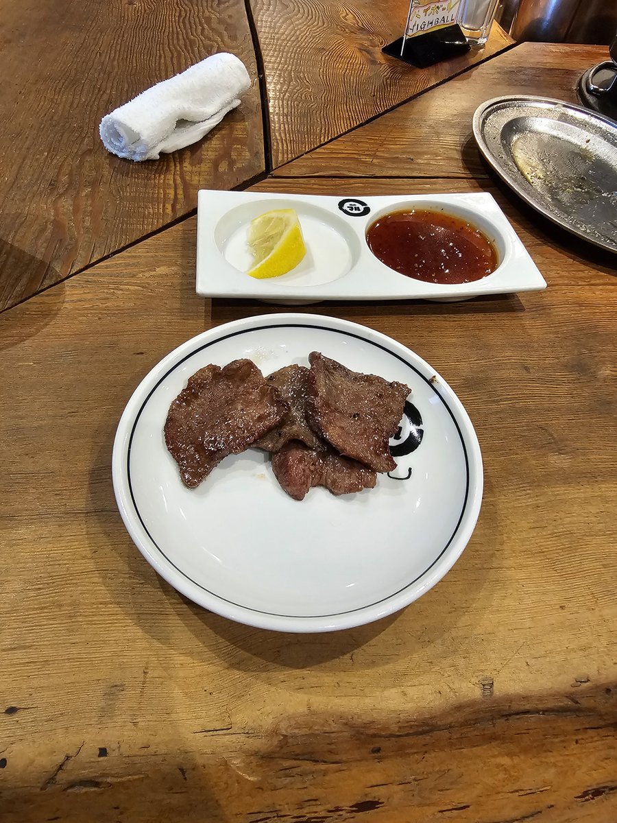 ghkdddevil's tweet image. #일본여행 #오사카 #야키니쿠 #日本旅行 #大阪 #焼肉
오사카에서 먹은 야키니쿠, 우설 되게 맛있다
大阪で食べた焼肉牛タンすごくおいしい