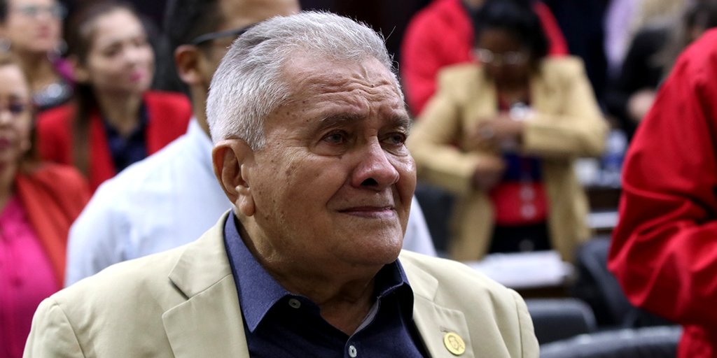 La Asamblea Nacional está de fiesta en homenaje a nuestro querido combatiente y diputado revolucionario, Fernando Soto Rojas, quien hoy cumple 91 años, símbolo de victoria de la vida y la justicia sobre la maldad y la sinrazón. Que sean muchos años más. ¡Gracias por tanto,