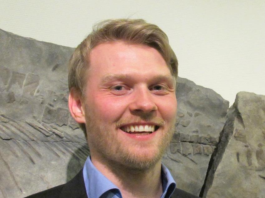 Gratulere til førsteamanuensis Alexander Tøsdal Tveit med nominasjonen til den prestisjefylte arktiske forskningsprisen Arctic Academic Action Award. Tveit forsker på hvordan arktiske bakterer kan benyttes til å omdanne metanutslipp. uit.no/nyheter/artikk… #Uarctic #FPAward