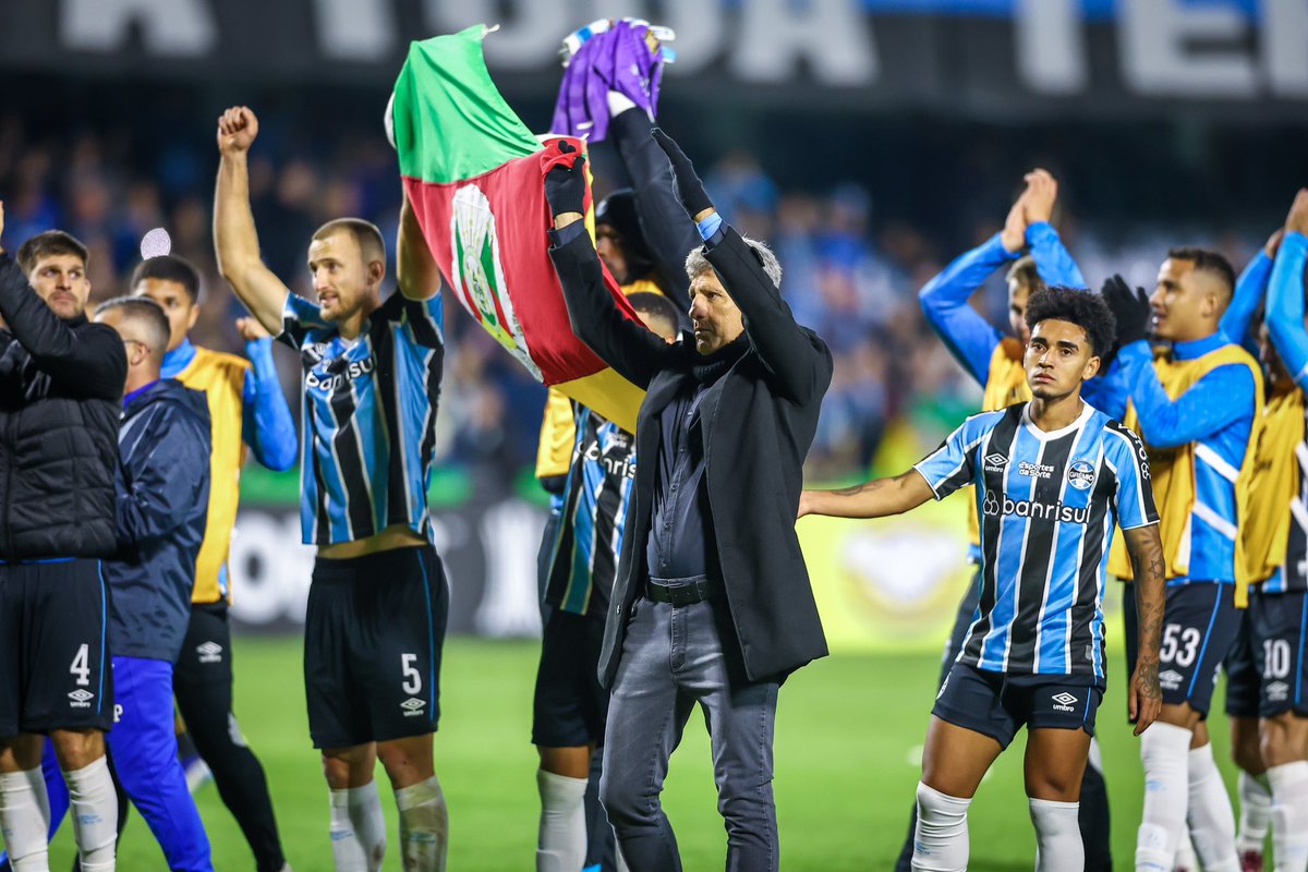Lucas Uebel (@lucasuebel) on Twitter photo Foi uma noite de Copa diferente, mas muito especial. Voltamos, longe de casa mas sempre junto e abraçados pelo nosso povo. Uma baita vitória e seguimos em busca da vaga nas oitavas da <a href="/LibertadoresBR/">CONMEBOL Libertadores</a> ! É o <a href="/Gremio/">Grêmio FBPA</a> e sua gente sempre juntos!! Foi uma noite de Copa diferente, mas muito especial. Voltamos, longe de casa mas sempre junto e abraçados pelo nosso povo. Uma baita vitória e seguimos em busca da vaga nas oitavas da <a href="/LibertadoresBR/">CONMEBOL Libertadores</a> ! É o <a href="/Gremio/">Grêmio FBPA</a> e sua gente sempre juntos!!
