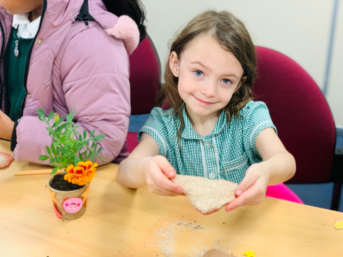 Fantastic day meeting P1 @StEunan who came to visit @ClydeShopping making seed bombs and pop up pots as part of their people who help us and environmental topics.