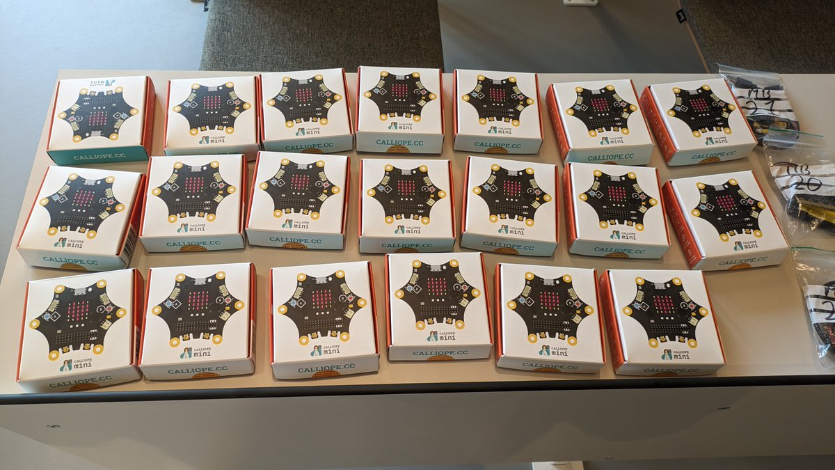 PeterM66's tweet image. Together with Karin and Simon from @CoderDojo013 I did a science workshop at @TilburgU.
@CoderDojoNL @CalliopeMini @microblocksfun