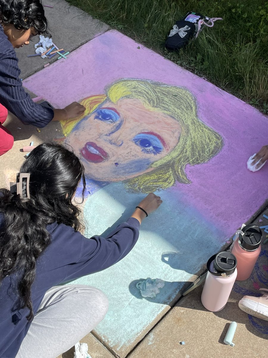 WWP_Arts's tweet image. Sidewalk art in progress at High School South’s art field day! #wwprsd