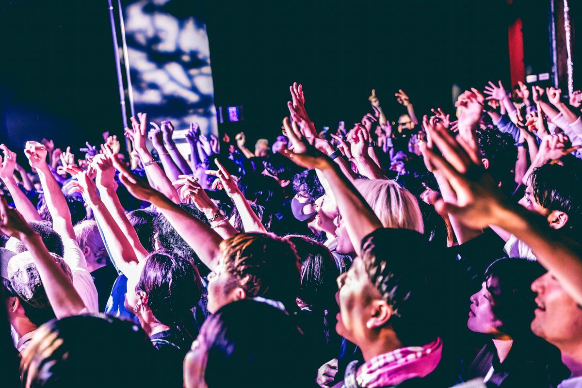 TheSnuts's tweet photo. 大阪!!!!

本当に大好き! 僕たちの日本での初単独公演を特別なものにしてくれてありがとう❤️🇯��

OSAKA!!!! 

We love you! Thank you for making our first headline show in Japan so special ❤️🇯🇵

PHOTOS: KAZUKI WATANABE https://t.co/uVVynOSWbV