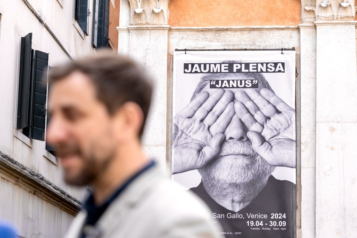 De camí a #Roma procedents de #Ljubljana hem fet parada a la Biennal de #Venècia per visitar l'exposició de #JaumePlensa, un dels artistes catalans més universals d'avui. Escultures que són una metàfora dels horrors de la guerra i un crit en favor de la pau. La @la_Biennale és