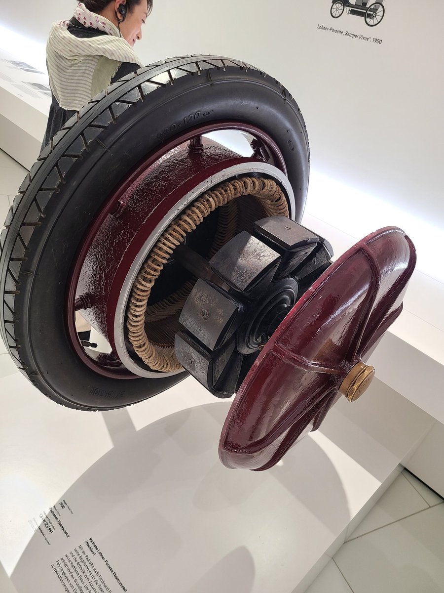 次期機材車を探す旅
時代の流れもあるので、このハイブリッド車にしようかなあ〜
@シュツットガルト
@ポルシェミュージアム