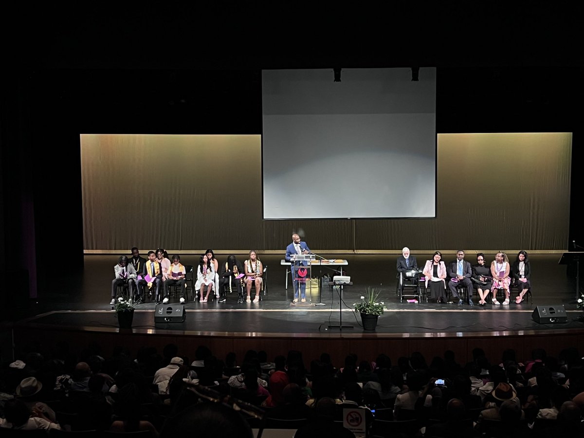 <a href="/RandyWimbleyTV/">Randy Wimbley</a> spittin’ game to the graduating class at Bates Academy! I told my son to listen….closely!!! 💯👊🏾