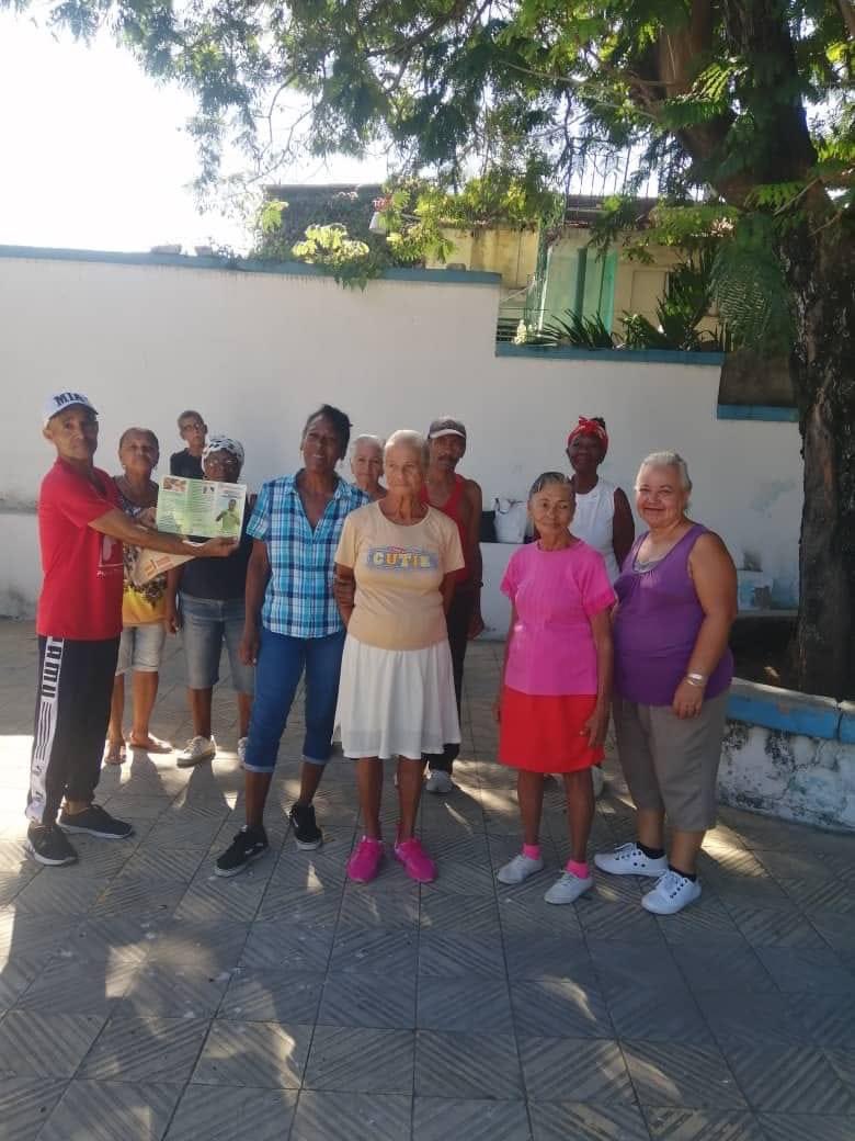 Actividad educativa en el Policlinico Docente 28 de Septiembre, en el círculo de abuelos Celia Sánchez Manduley juntos a los profesores de cultura física celebrando el Día Mundial en contra del tabaquismo.#SantiagoDeCuba #SiempreSantiago @direccion_cuba @CubaIgnaci71953