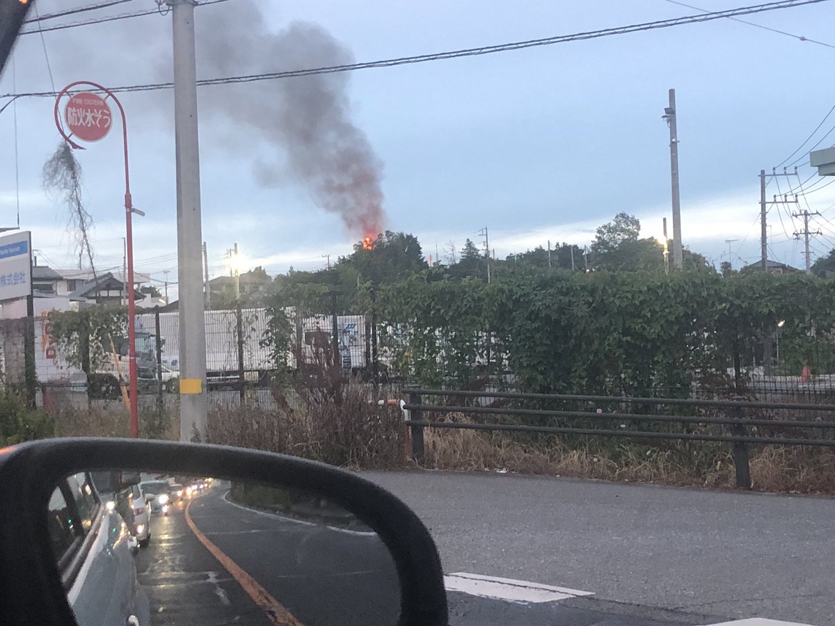 daich_kakeru's tweet photo. 石岡めっちゃ燃えてたな〜〜
ちょうど帰宅してる時だったけど、気づいた時は消防車来る前っぽかったし、来たら来たで反対車線は完全に通行止めになっててかわいそうだったなぁ https://t.co/jPnDIbDtxe