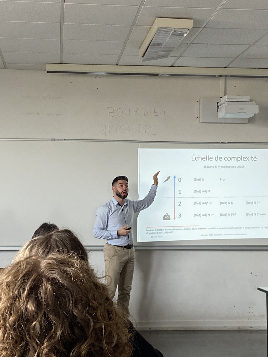 Christophe_Cut's tweet photo. C'est @DrDesLemmes qui a ouvert le bal à l'atelier #ALAES #ALOES avec une communication intitulée "Le déplacement d'adjectif avant l'objet : idiomatisme ou construction libre"

#SAES2024 #linguistics https://t.co/kaEIAW3sCr