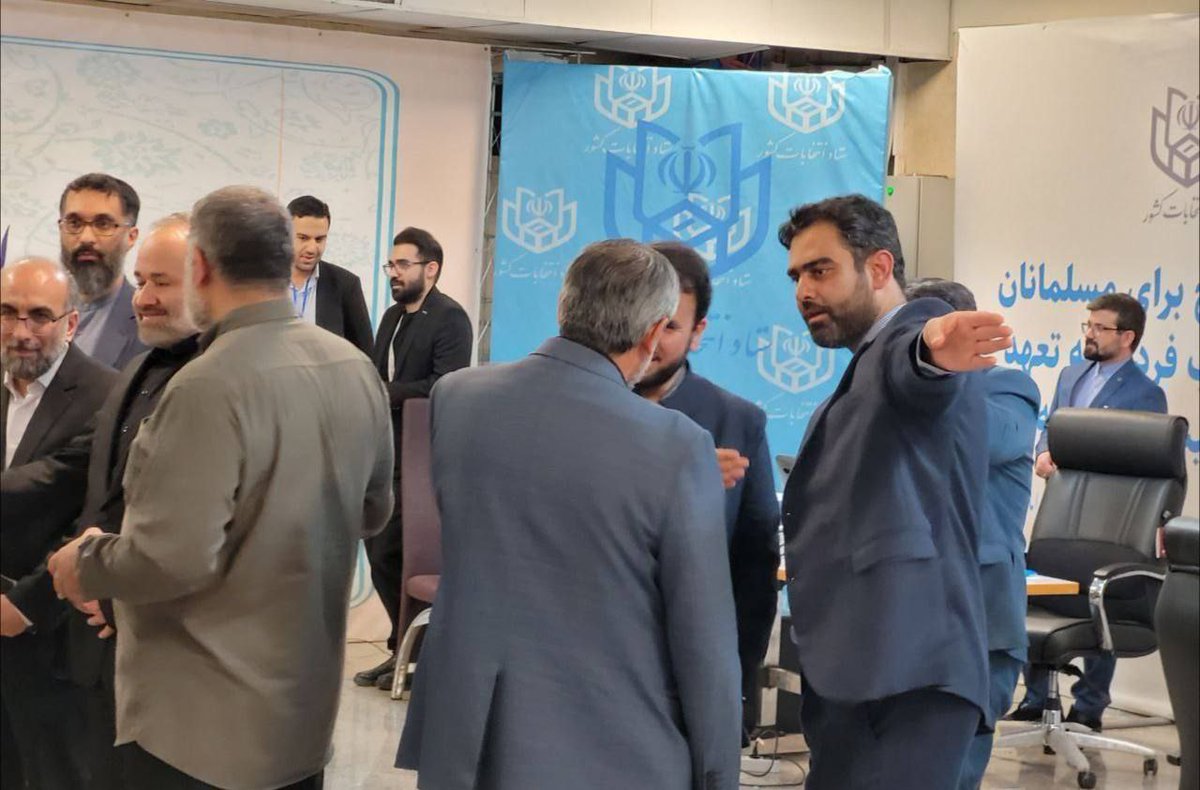 Chiz_Miz_Nevis's tweet photo. امیرحسین ثابتی = کیفکشی جلیلی تا دم مرگ https://t.co/sueUkVX5Og