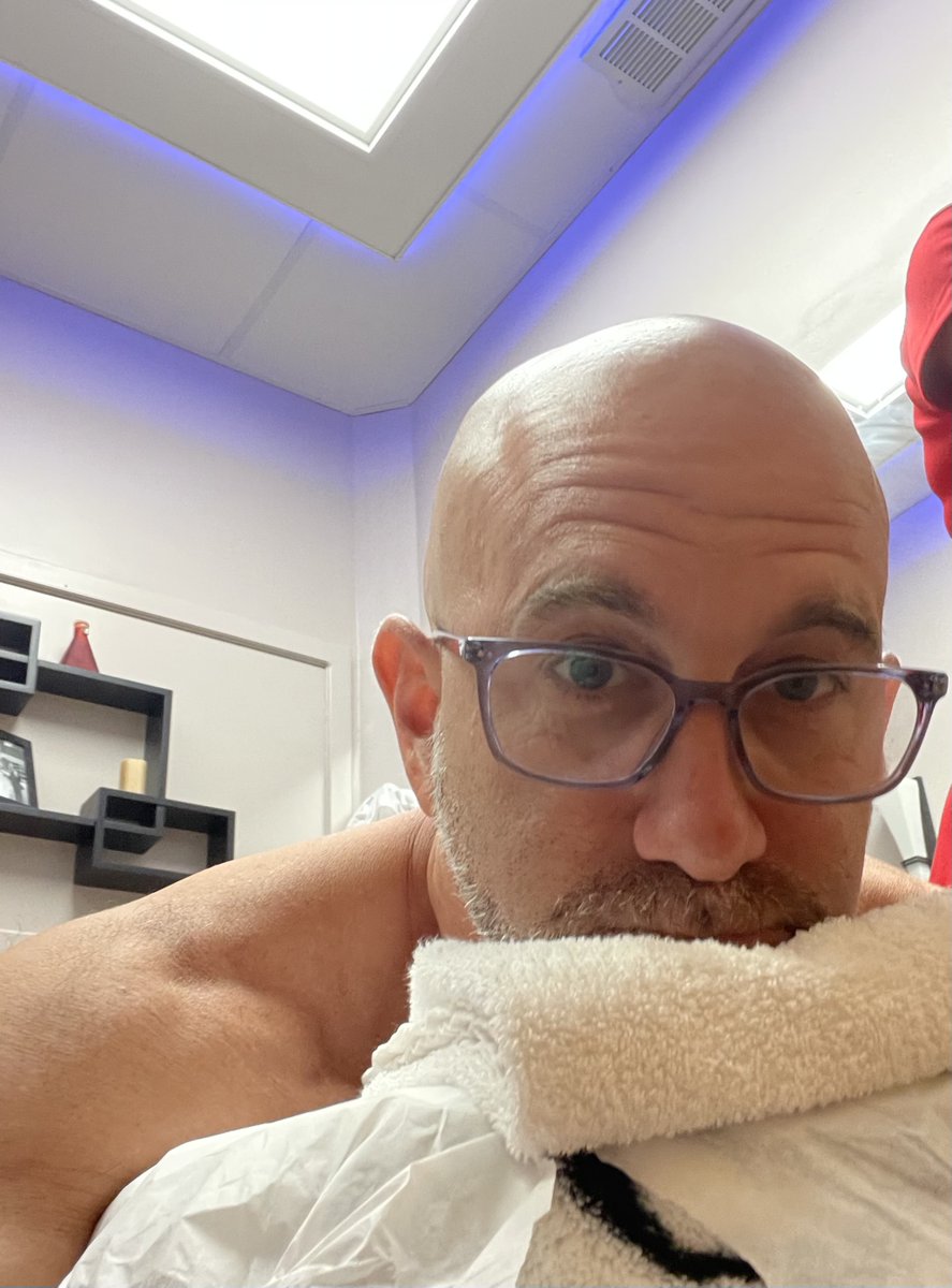 Let's play a game: What do you think is happening in this picture?

a) Colonoscopy pre-op
b) Bedtime happening
c) Back waxing imminent
d) Massage goodness
e) Other, creative option

😏 

Some added info:

a) If you're over 45, get a colonoscopy. Seriously. The considerations may