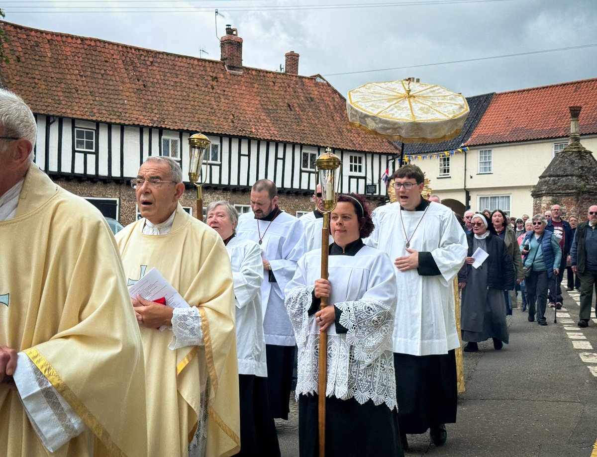 ShrineOLW's tweet photo. Today is Corpus Christi, which celebrates the presence of Christ in the Eucharist. This morning following Mass at S. Mary and All Saints Parish Church there was a procession through the village to the Shrine for Benediction. https://t.co/0HKG07cQ1z